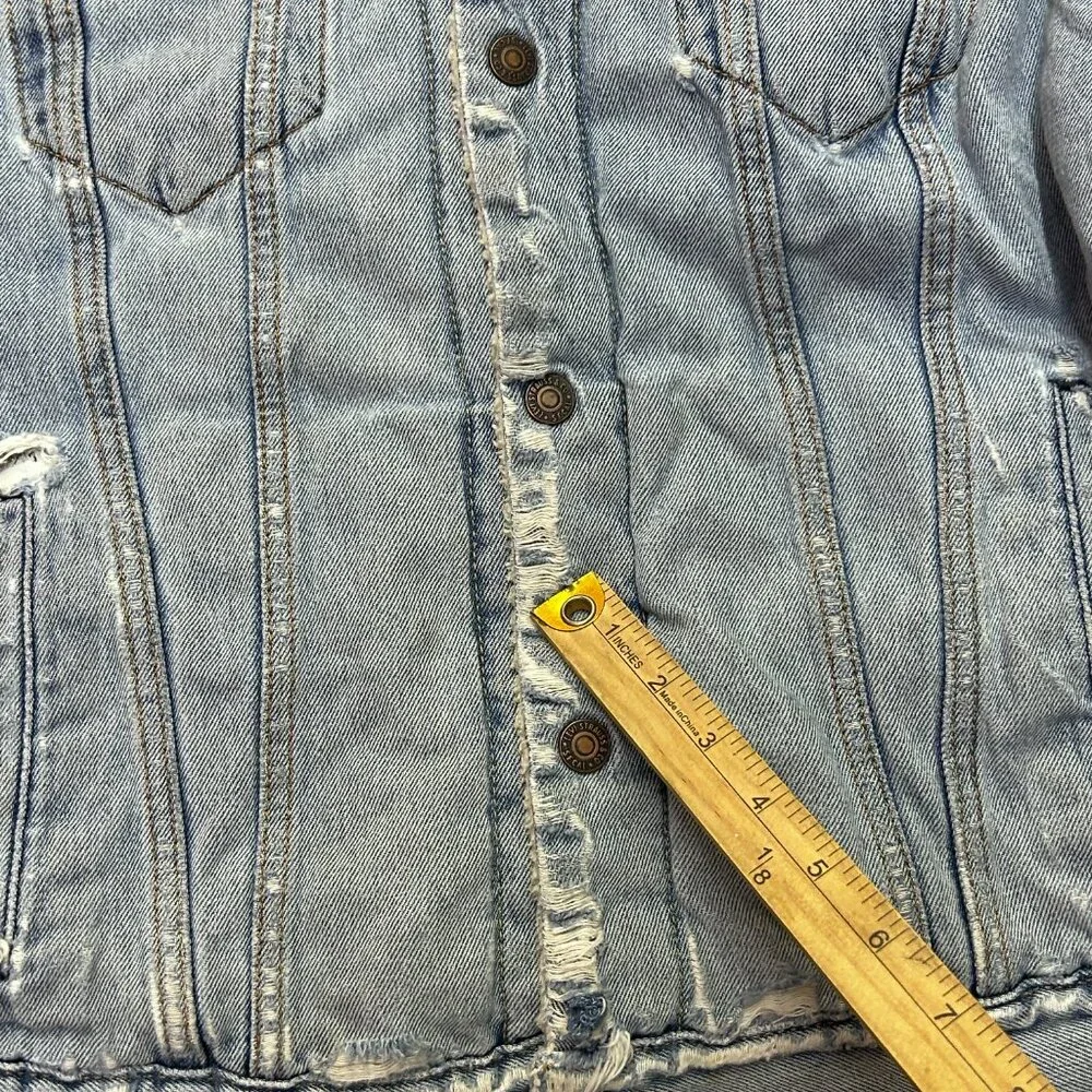 Levi’s Sherpa Lined Denim Trucker Jacket Size L Distressed Light Wash - Picture 11 of 13